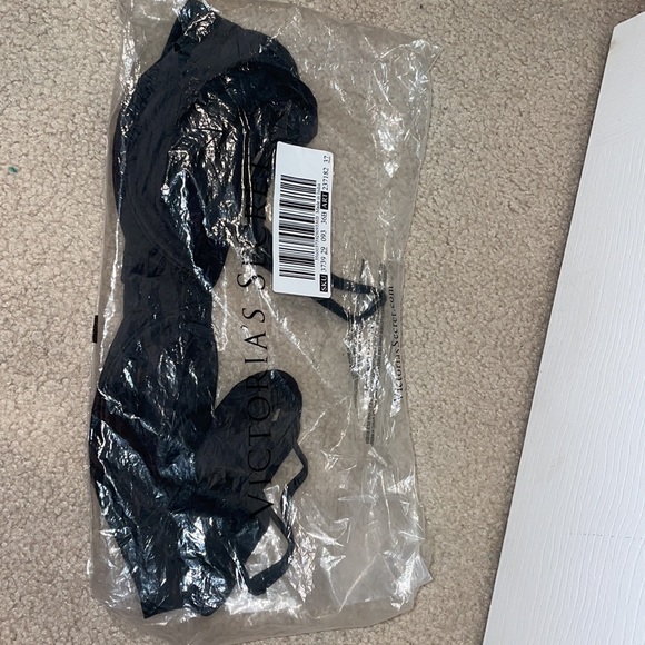 Victoria’s Secret Black Wired Bra - Picture 2 of 3